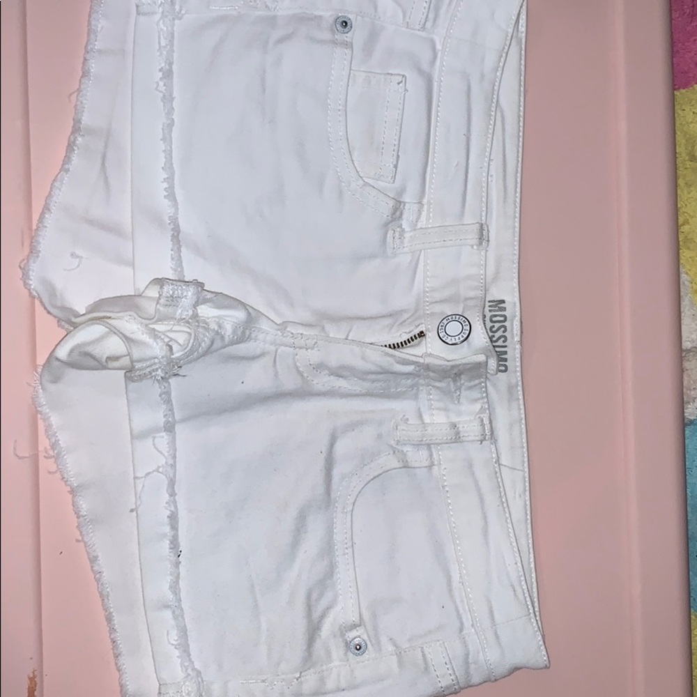 WHITE SHORTS !